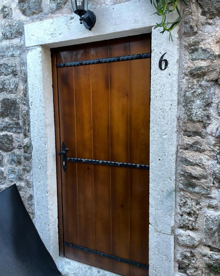 Old Town House With Private Garden Appartement Budva Buitenkant foto