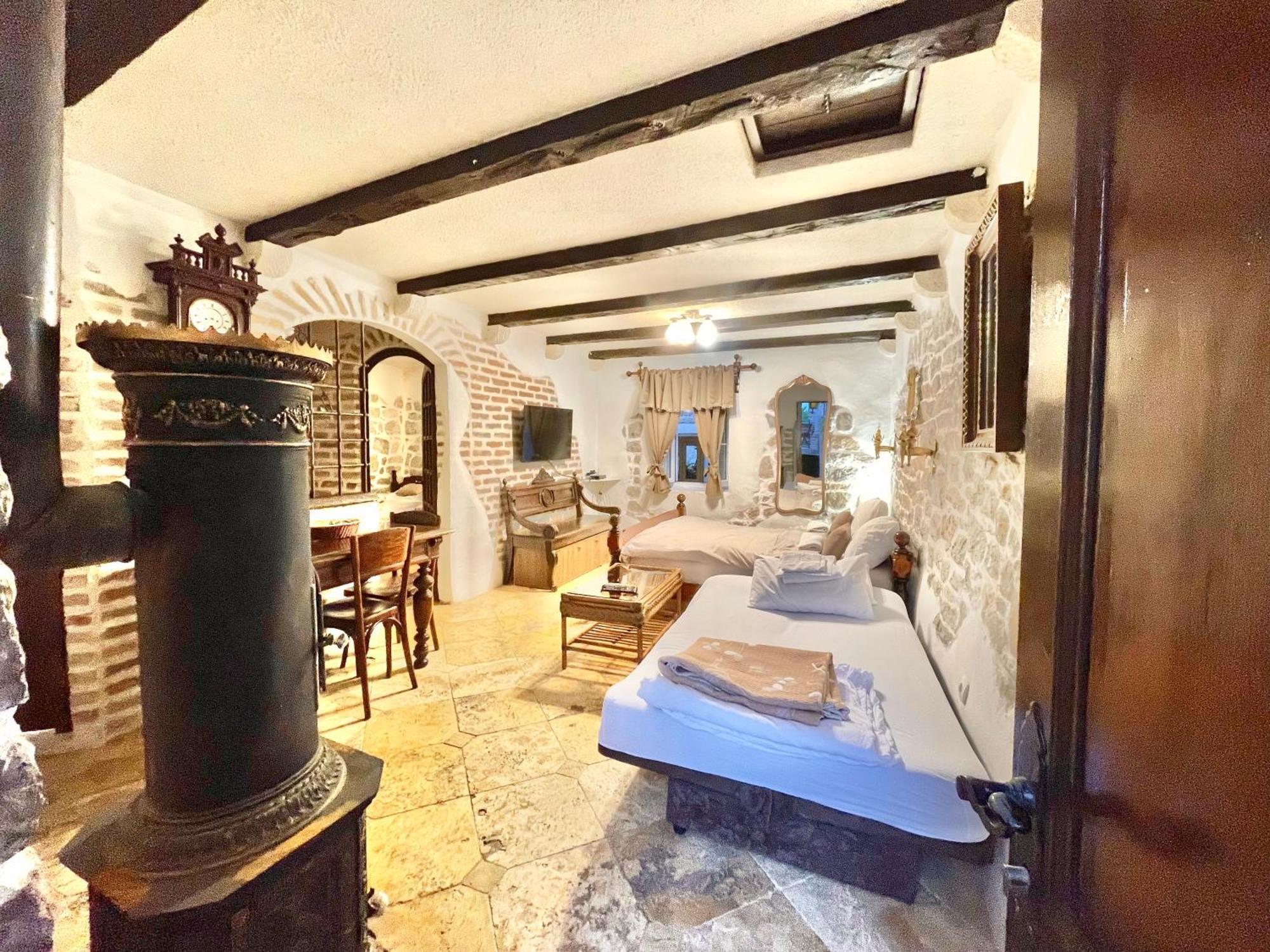 Old Town House With Private Garden Appartement Budva Buitenkant foto