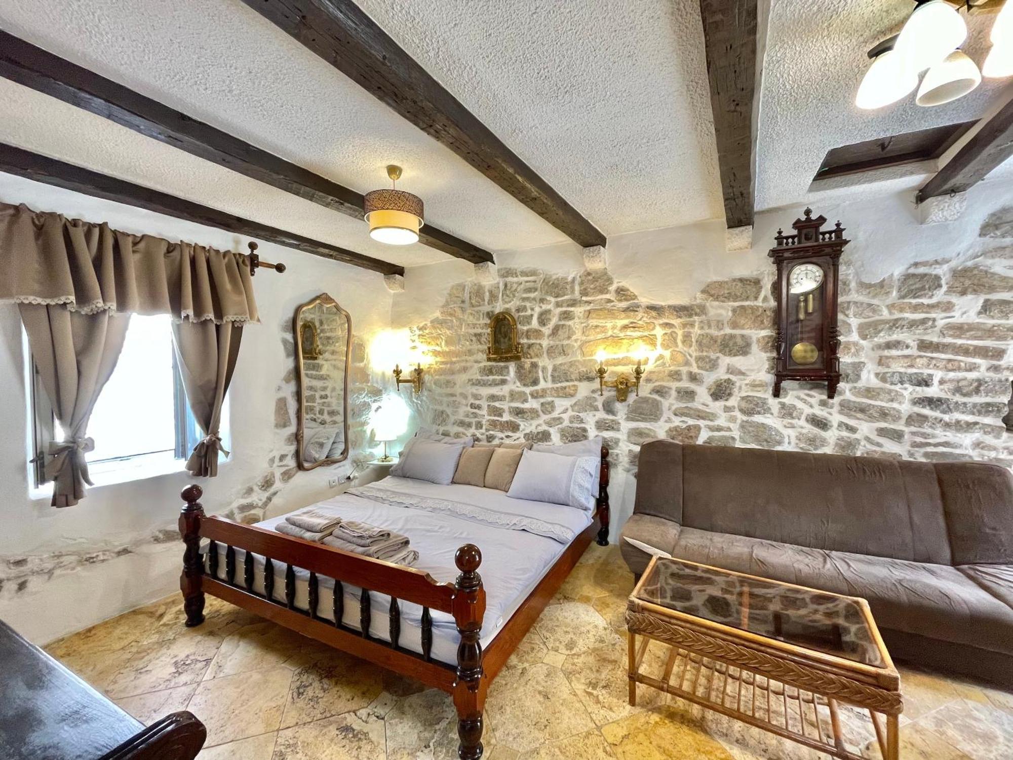 Old Town House With Private Garden Appartement Budva Buitenkant foto