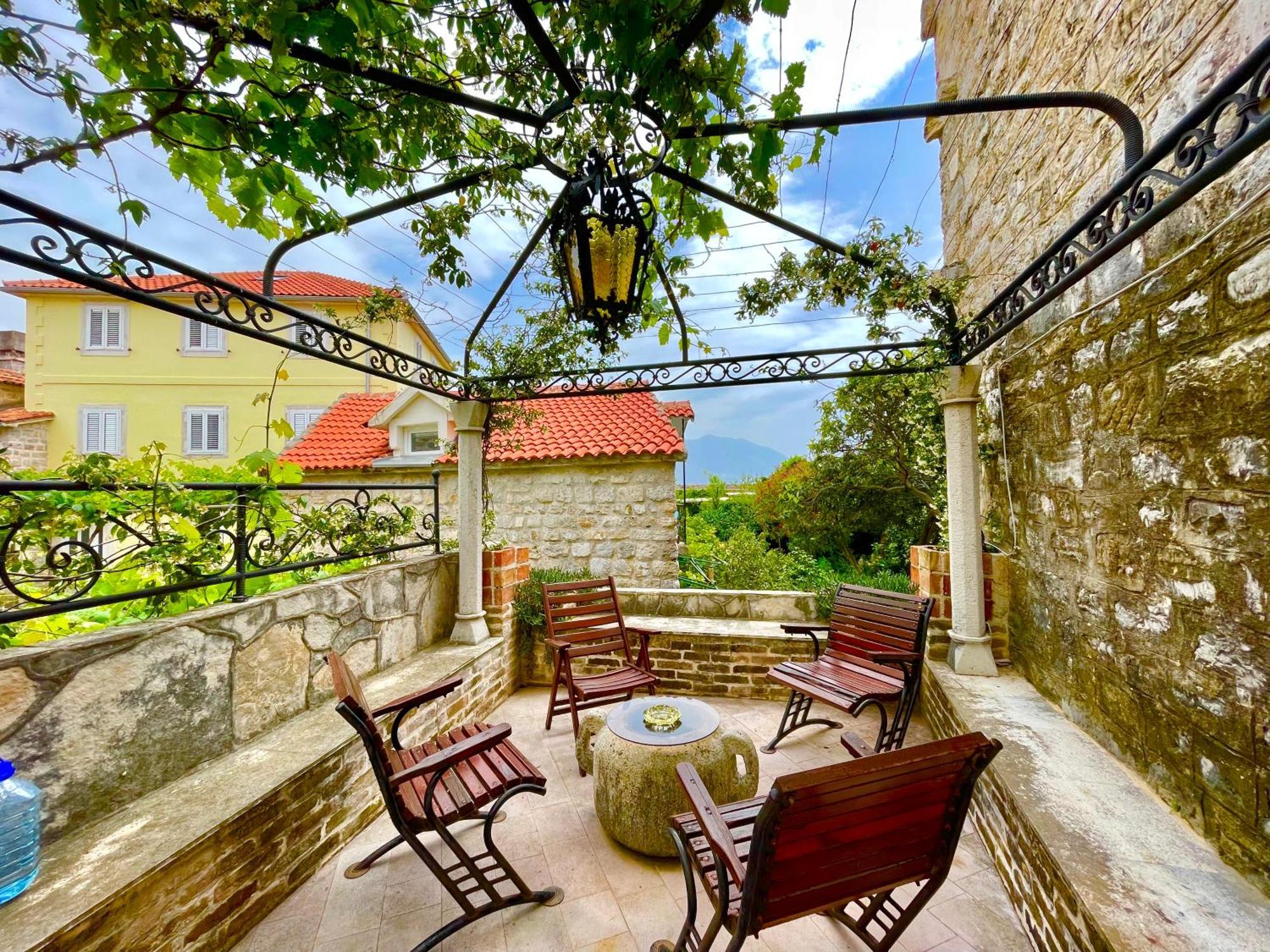 Old Town House With Private Garden Appartement Budva Buitenkant foto