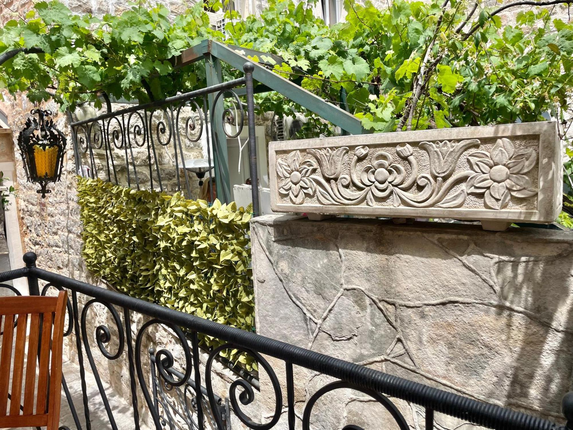 Old Town House With Private Garden Appartement Budva Buitenkant foto