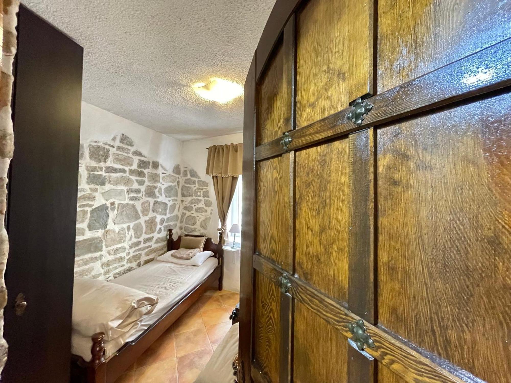 Old Town House With Private Garden Appartement Budva Buitenkant foto